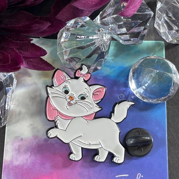 Marie Kitten Lapel Pin Aristocats Cat Badge Bow Strolling Brooch Pin Jewelry - Picture 2 of 6